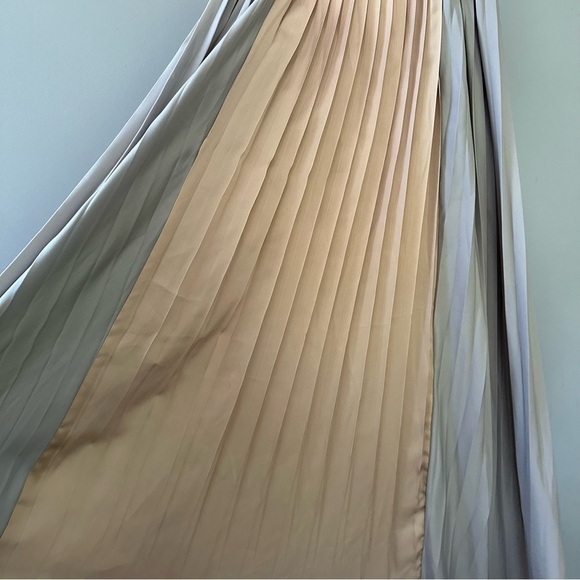 Gracia Accordion Pleated Skirt - Picture 4 of 9